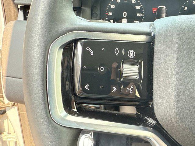 Photo of 2025 Hakuba Silver Metallic Land Rover Discovery Sport