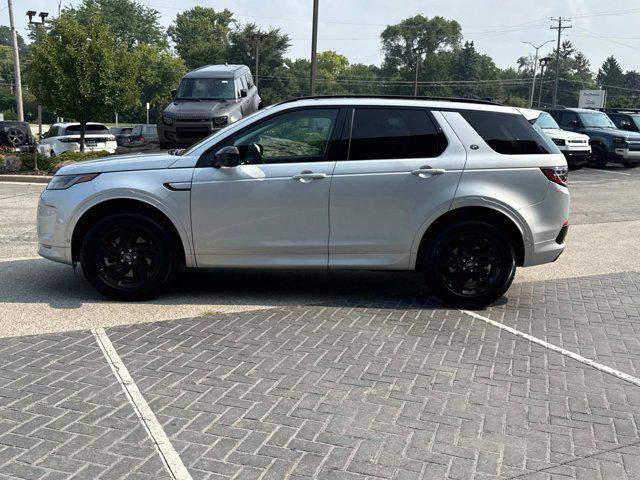 Photo of 2025 Hakuba Silver Metallic Land Rover Discovery Sport