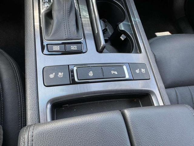 Photo of 2018 Victoria Black Genesis G80