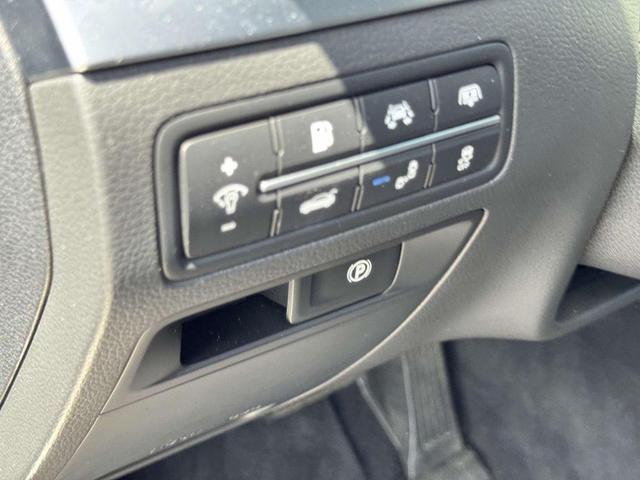 Photo of 2018 Victoria Black Genesis G80