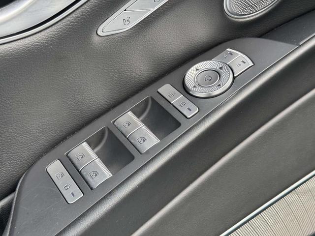 Photo of 2023 White Genesis G80