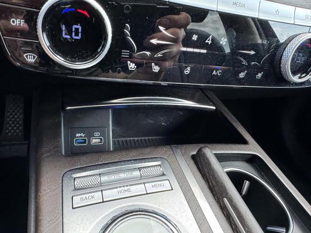 Photo of 2023 White Genesis G80
