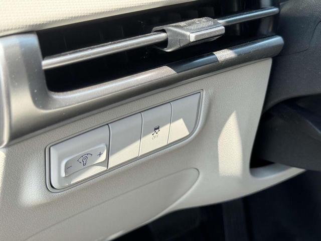 Photo of 2025 White Pearl Hyundai TUCSON