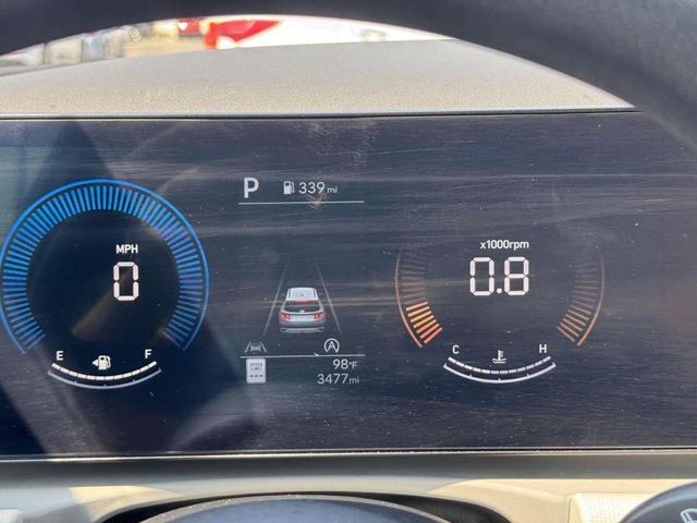Photo of 2025 White Pearl Hyundai TUCSON