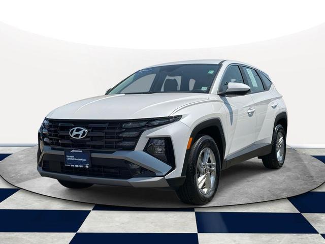 Photo of 2025 White Pearl Hyundai TUCSON