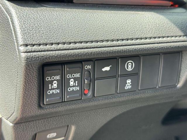 Photo of 2023 Radiant Red Metallic II Honda Odyssey