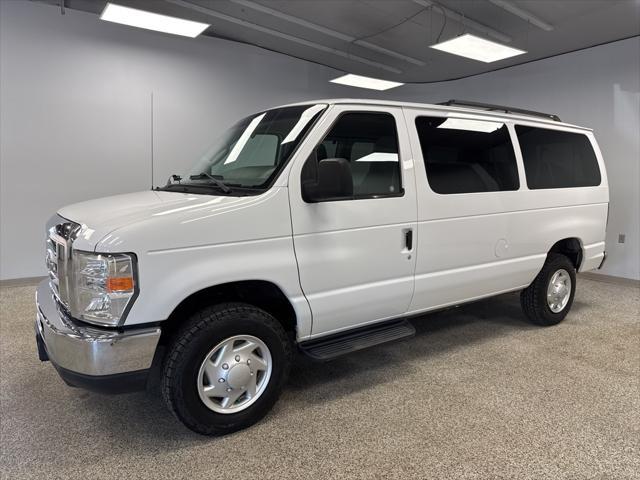 Photo of 2009 Oxford White Clearcoat Ford E350 Super Duty