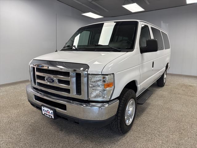 Photo of 2009 Oxford White Clearcoat Ford E350 Super Duty