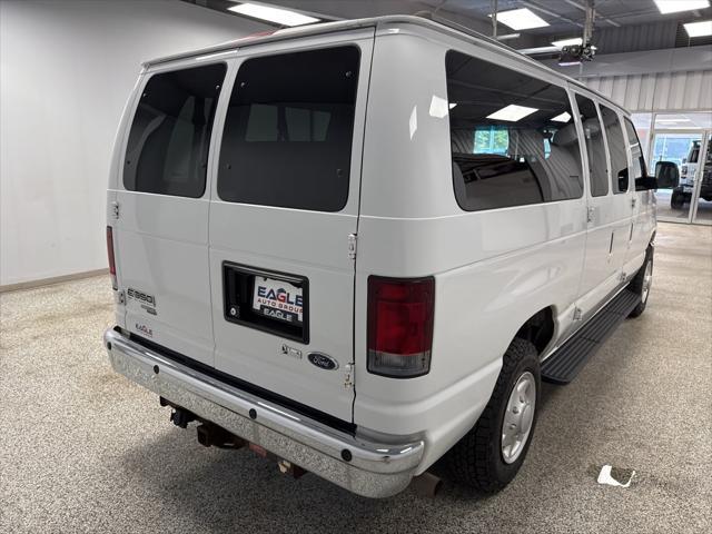 Photo of 2009 Oxford White Clearcoat Ford E350 Super Duty