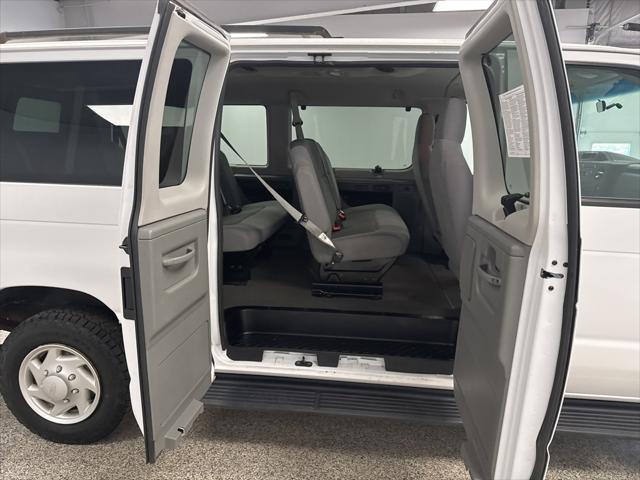 Photo of 2009 Oxford White Clearcoat Ford E350 Super Duty