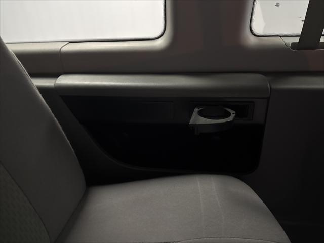 Photo of 2009 Oxford White Clearcoat Ford E350 Super Duty