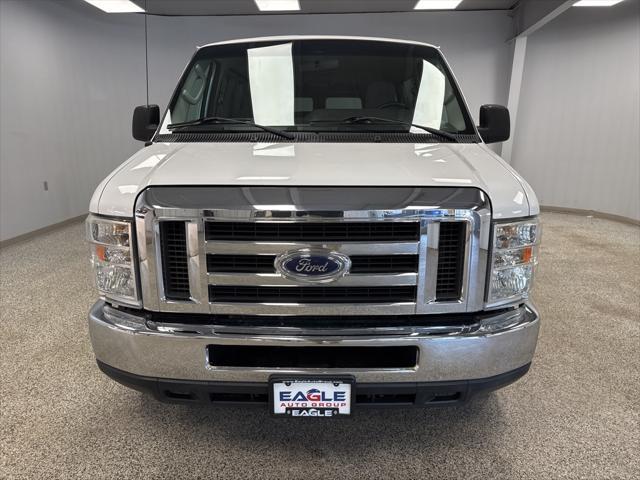 Photo of 2009 Oxford White Clearcoat Ford E350 Super Duty