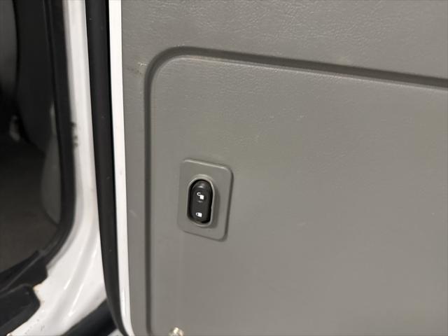 Photo of 2009 Oxford White Clearcoat Ford E350 Super Duty