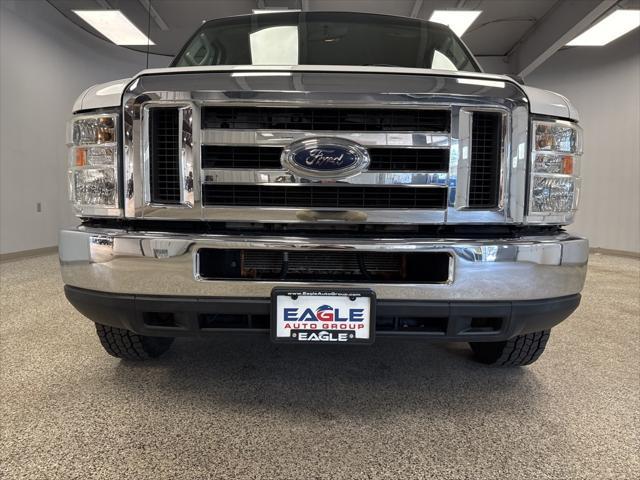 Photo of 2009 Oxford White Clearcoat Ford E350 Super Duty