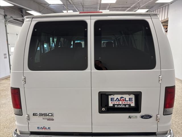 Photo of 2009 Oxford White Clearcoat Ford E350 Super Duty
