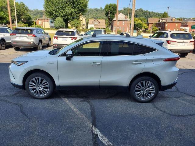 Photo of 2021 Blizzard Pearl Toyota Venza