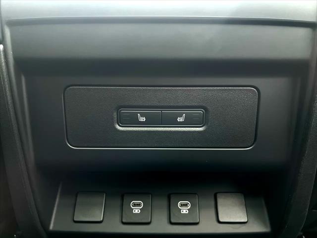 Photo of 2023 Santorini Black Metallic Land Rover Defender
