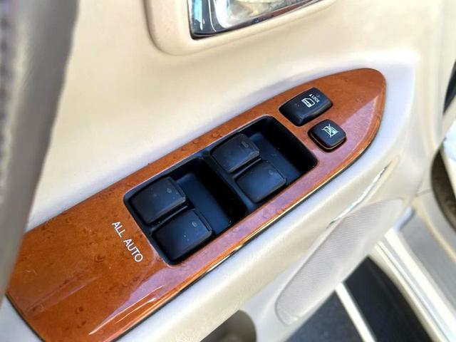 Photo of 2007 Sand Dollar Pearl Lexus LX 470
