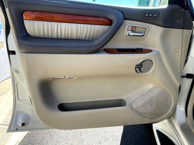 Photo of 2007 Sand Dollar Pearl Lexus LX 470