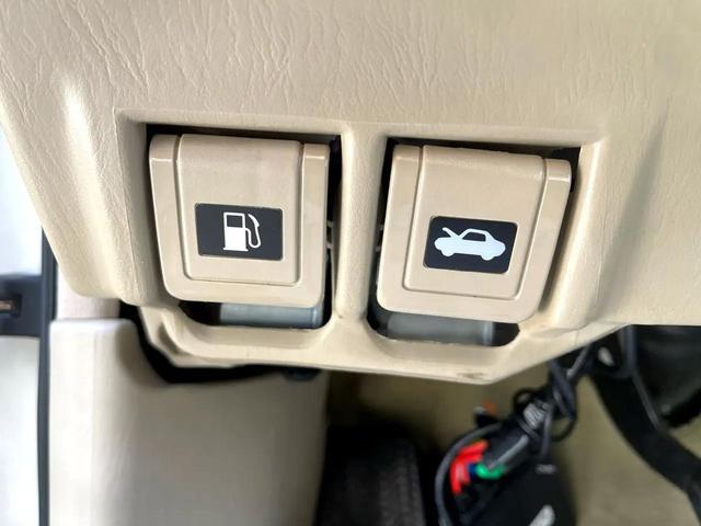 Photo of 2007 Sand Dollar Pearl Lexus LX 470