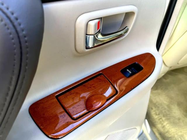 Photo of 2007 Sand Dollar Pearl Lexus LX 470