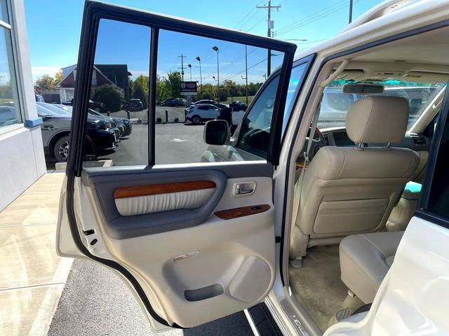 Photo of 2007 Sand Dollar Pearl Lexus LX 470