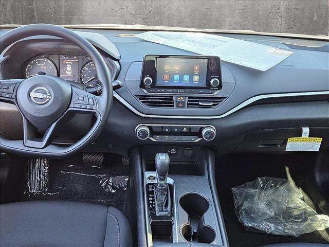 Photo of 2024 Gun Metallic Nissan Altima