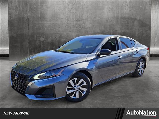 Photo of 2024 Gun Metallic Nissan Altima