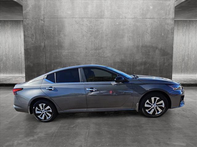 Photo of 2024 Gun Metallic Nissan Altima