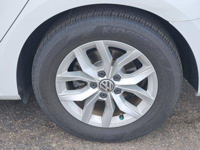 Photo of 2017 Pure White Volkswagen Passat