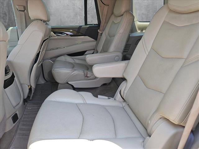 Photo of 2020 Crystal White Tricoat Cadillac Escalade
