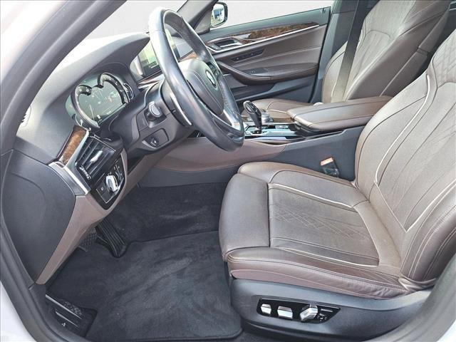 Photo of 2018 Mineral White Metallic BMW 540