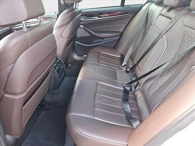 Photo of 2018 Mineral White Metallic BMW 540