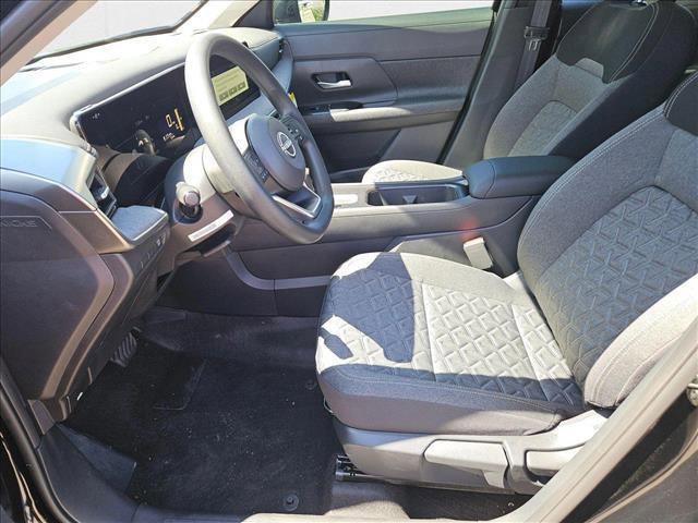 Photo of 2025 Super Black Nissan Kicks