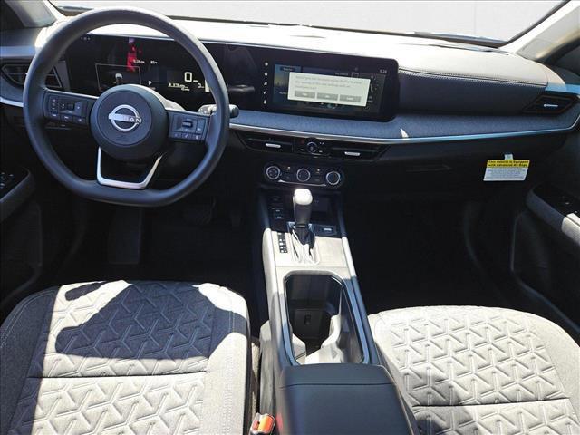 Photo of 2025 Super Black Nissan Kicks