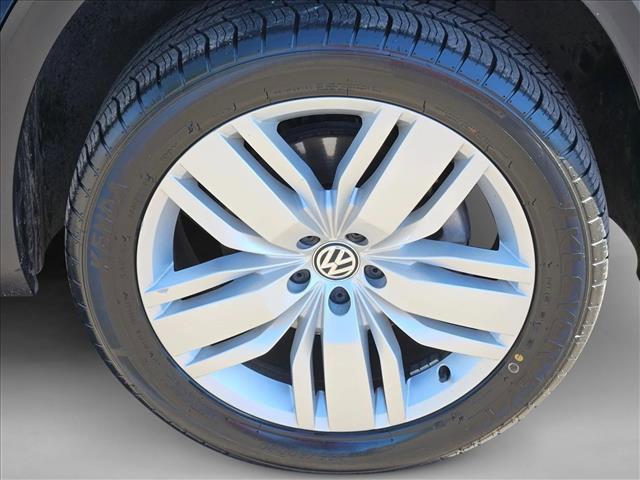 Photo of 2019 Tourmaline Blue Metallic Volkswagen Atlas