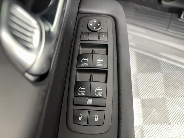 Photo of 2025 Gray Chrysler Pacifica