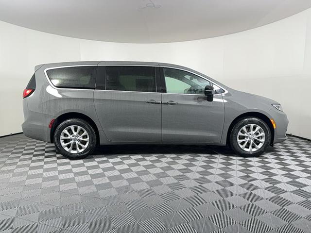 Photo of 2025 Gray Chrysler Pacifica