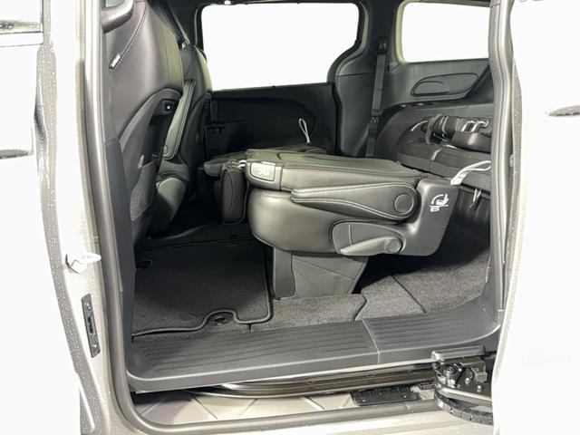 Photo of 2025 Gray Chrysler Pacifica