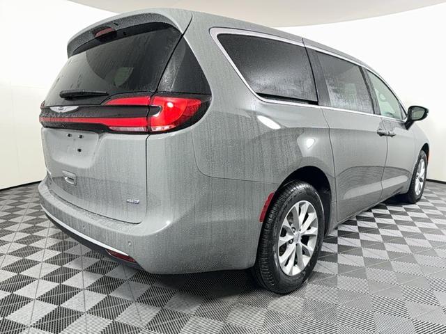 Photo of 2025 Gray Chrysler Pacifica