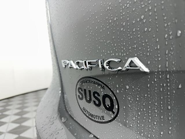 Photo of 2025 Gray Chrysler Pacifica