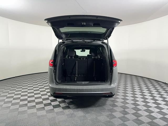 Photo of 2025 Gray Chrysler Pacifica