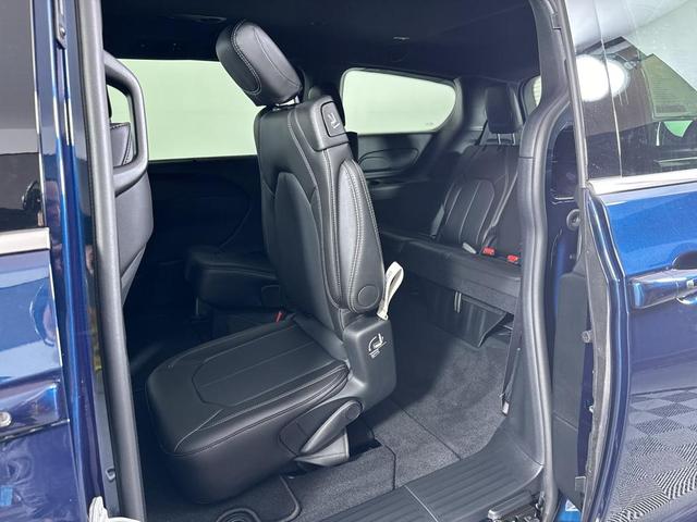Photo of 2025 Blue Chrysler Pacifica
