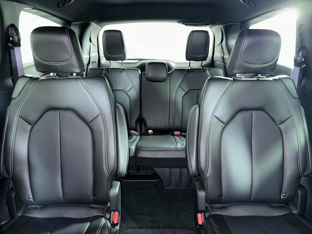 Photo of 2025 Blue Chrysler Pacifica