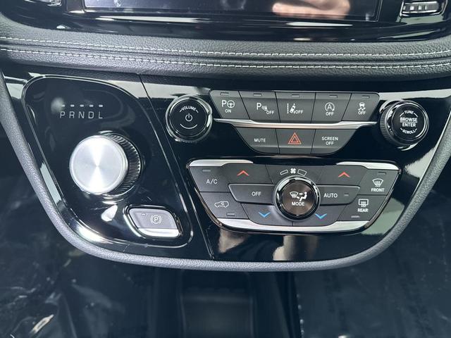 Photo of 2025 Blue Chrysler Pacifica
