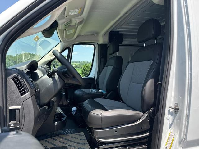 Photo of 2025 White RAM ProMaster 1500