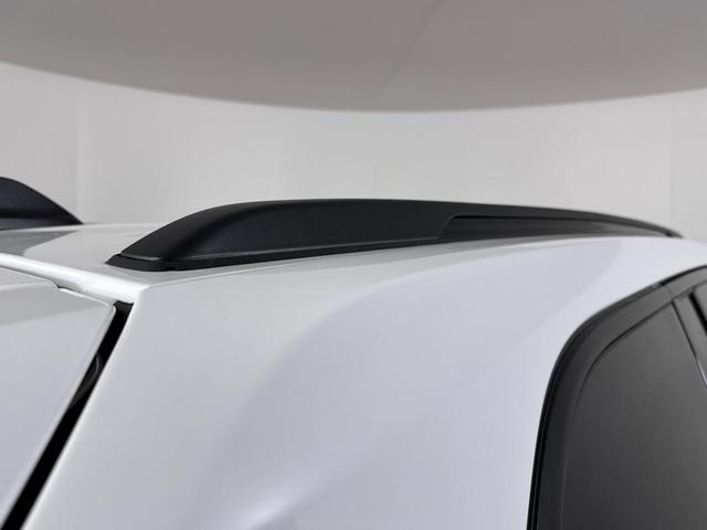 Photo of 2024 White Jeep Grand Cherokee