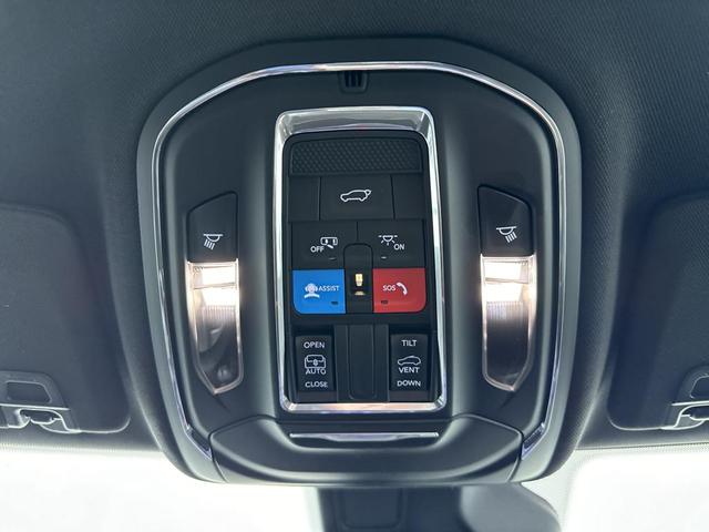 Photo of 2024 White Jeep Grand Cherokee