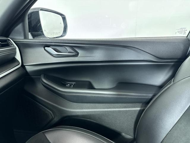 Photo of 2024 White Jeep Grand Cherokee