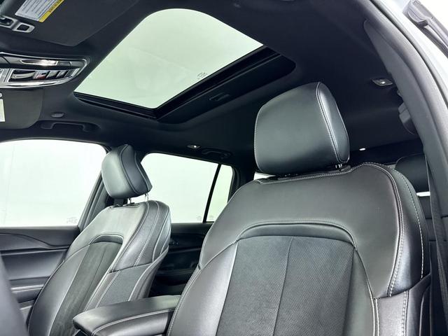 Photo of 2024 White Jeep Grand Cherokee